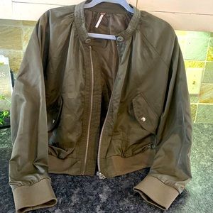 FREE PEOPLE BOMBER JACKET - olive green ‘silky satin feel with cutest details